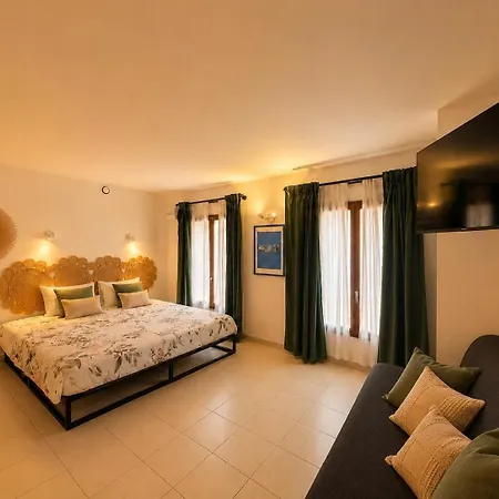 Aparthotel Le Clos Des Galéjades 3*