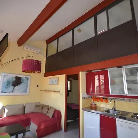 Le Clos Des Galejades מלון דירות 3*