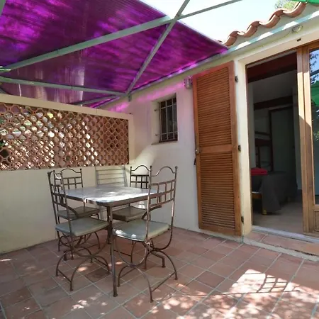 Le Clos Des Galejades Apartahotel *
