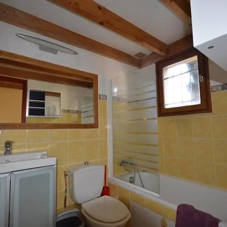Le Clos Des Galejades מלון דירות 3*