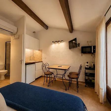Aparthotel Le Clos Des Galéjades 3*