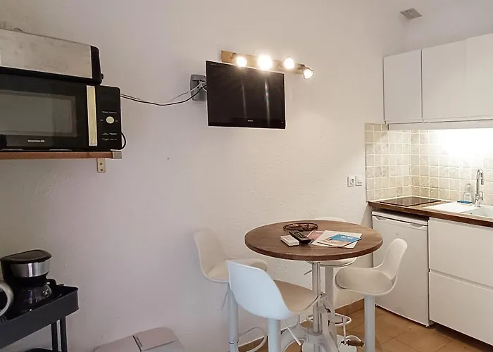 Le Clos Des Galejades 아파트호텔 3*